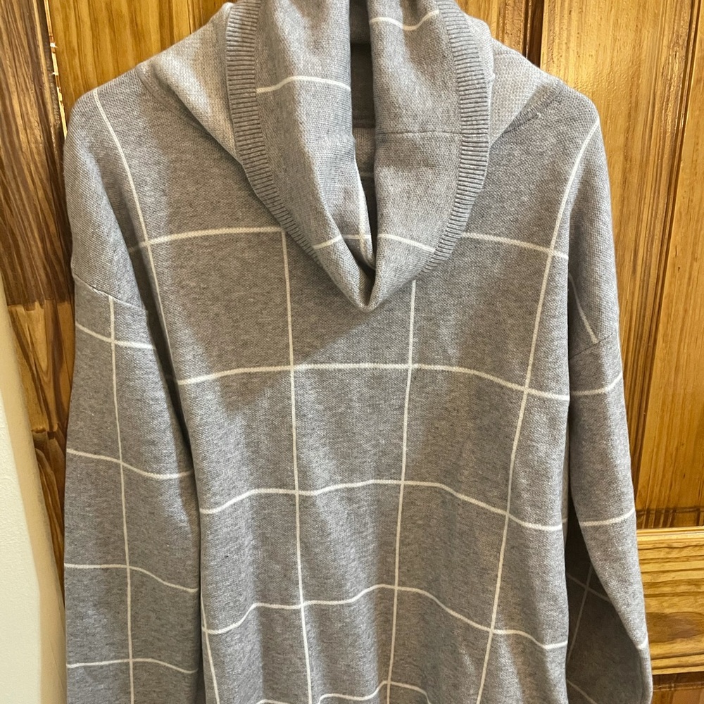 Turtleneck - size medium/large